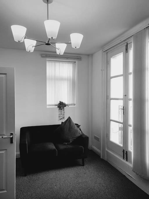 High Street, 2 Bed, Newly Refurb Apartment Leamington Spa Luaran gambar
