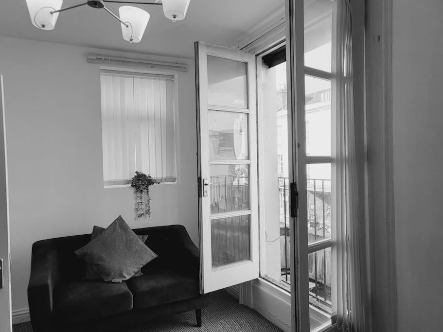 High Street, 2 Bed, Newly Refurb Apartment Leamington Spa Luaran gambar